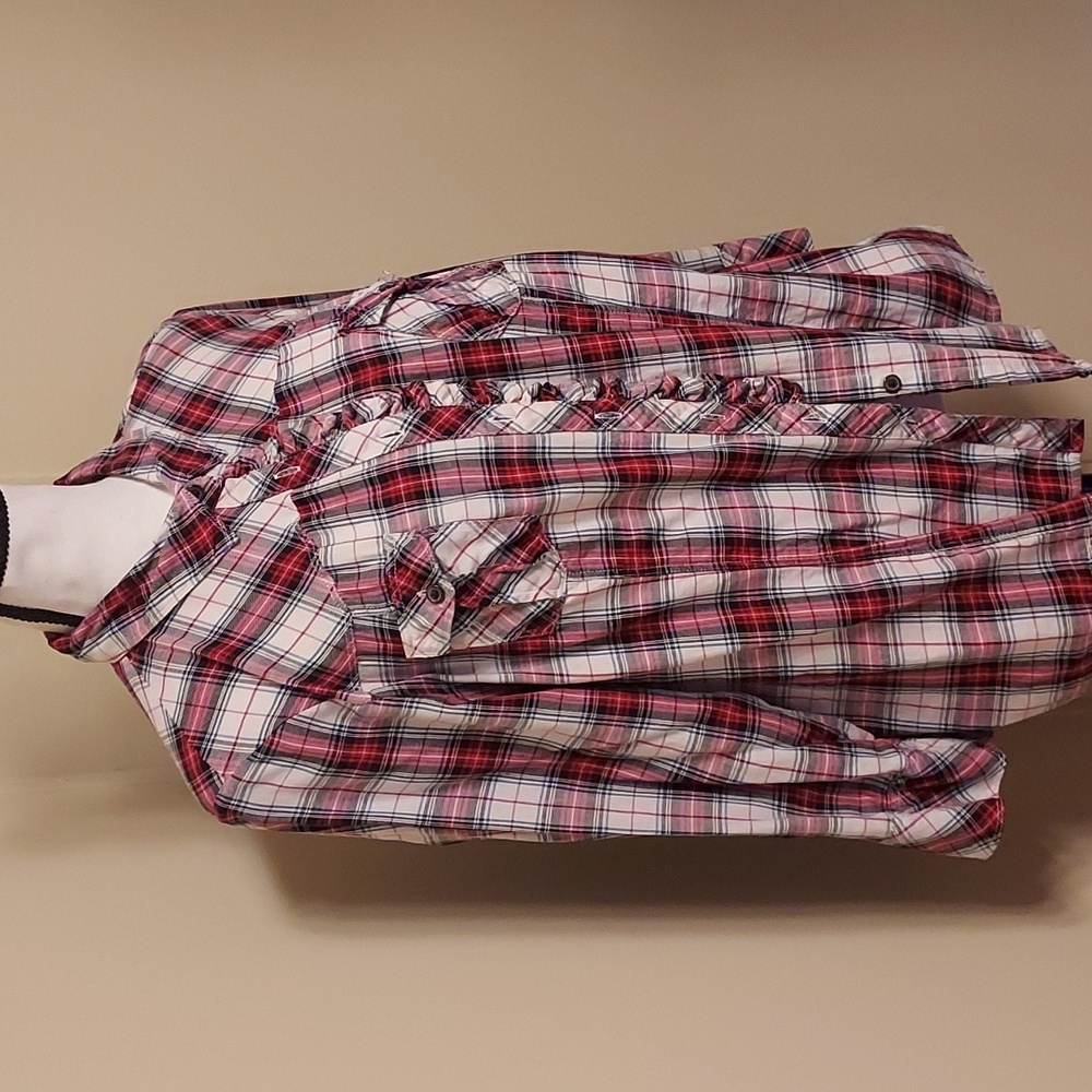 Cato Women's Button Down Plaid Shirt With 3/4 Sleeve.